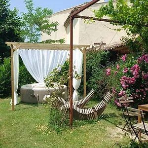 Jolie Maisonnette Hébergement de vacances Niozelles